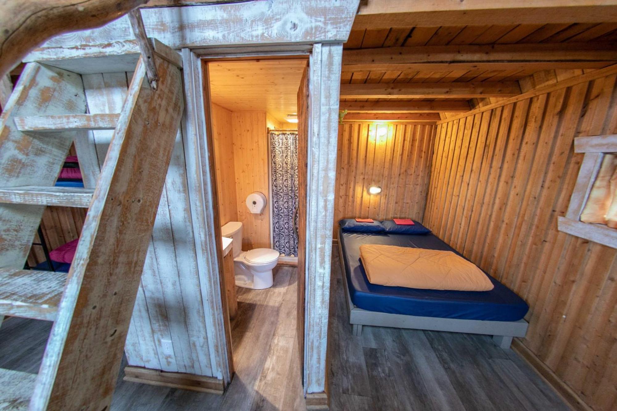 Auberge Festive Sea Shack Sainte Anne des Monts Ngoại thất bức ảnh