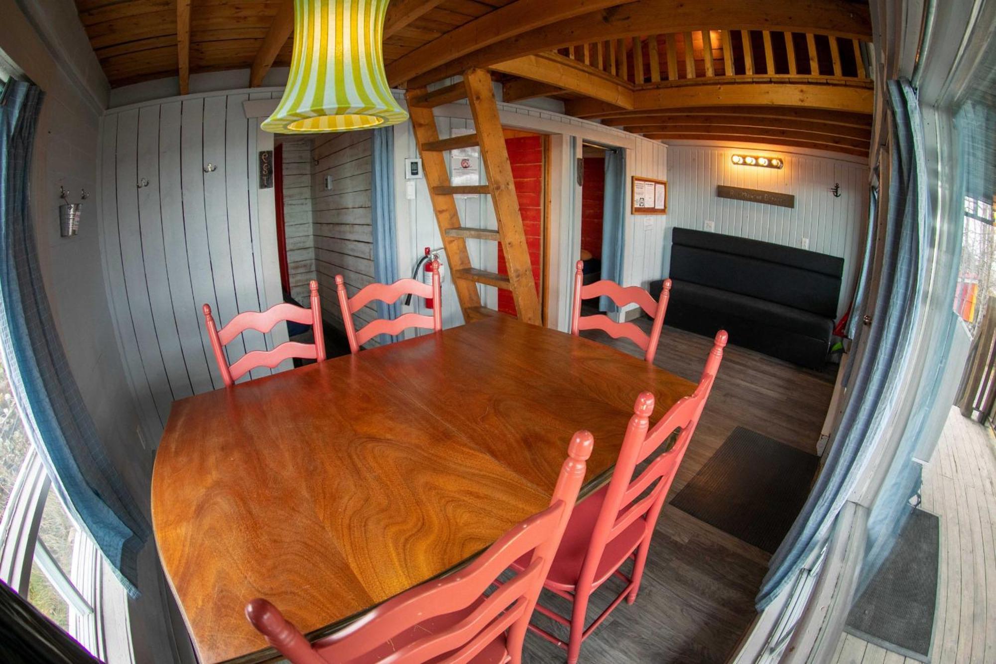 Auberge Festive Sea Shack Sainte Anne des Monts Ngoại thất bức ảnh