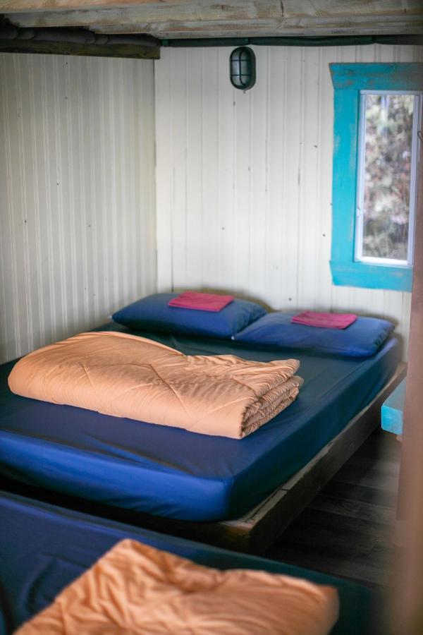 Auberge Festive Sea Shack Sainte Anne des Monts Ngoại thất bức ảnh
