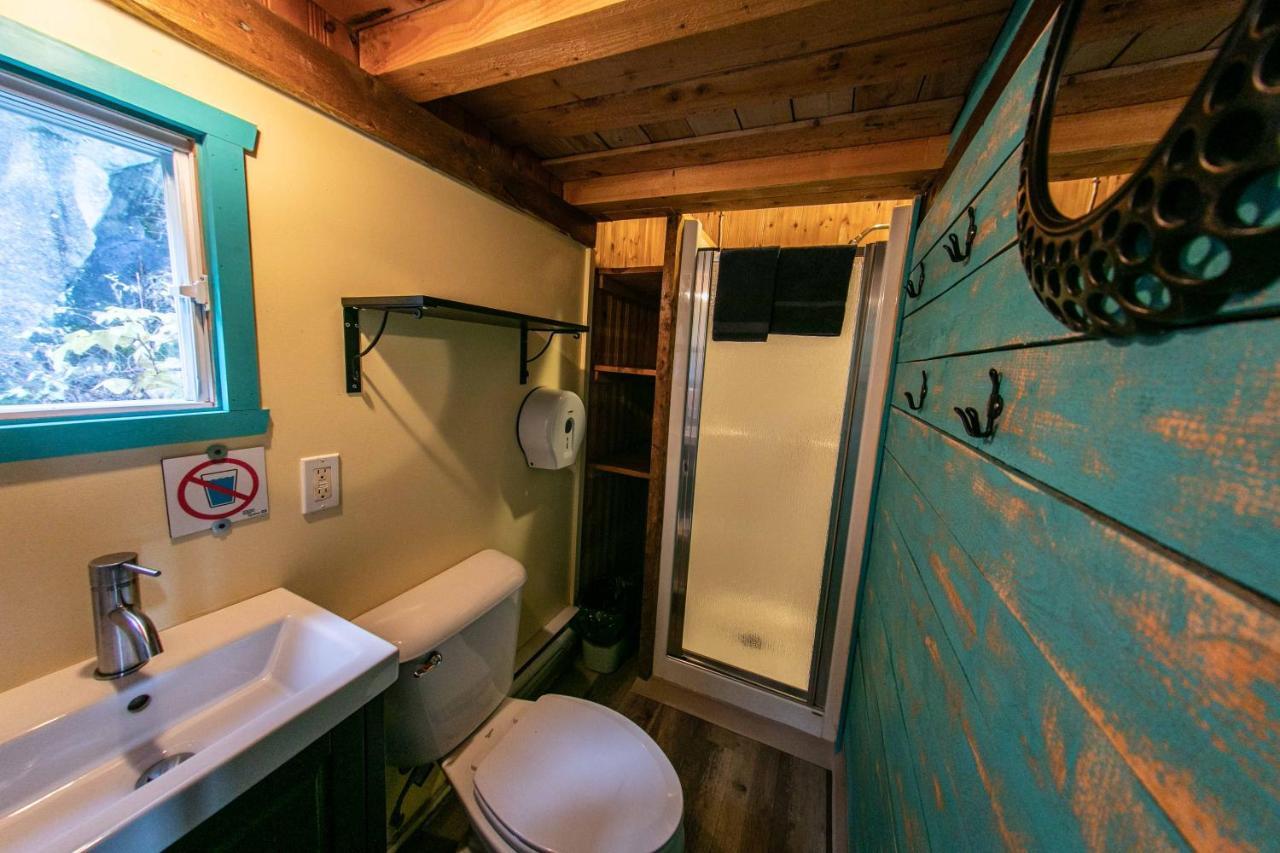 Auberge Festive Sea Shack Sainte Anne des Monts Ngoại thất bức ảnh