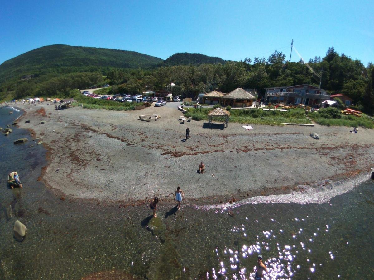 Auberge Festive Sea Shack Sainte Anne des Monts Ngoại thất bức ảnh
